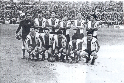 Romero militó un año en el Hércules club de fútbol. En último de la fila inferior.