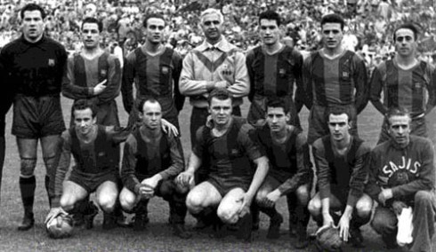 El Barça del doblete, 1953: Velasco, Seguer, Biosca, Segarra, Bosch y Flotats. Basora, CÉSAR, Kubala, Moreno y Manchón.
